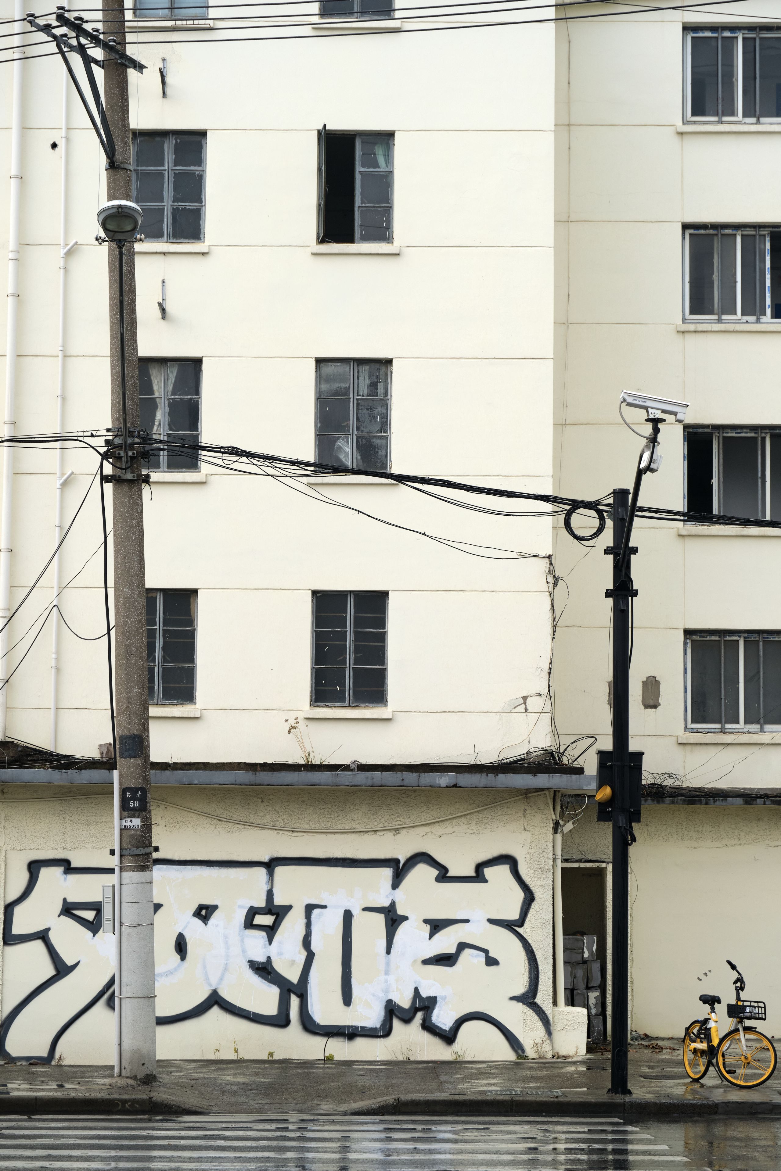 Graffiti cross street